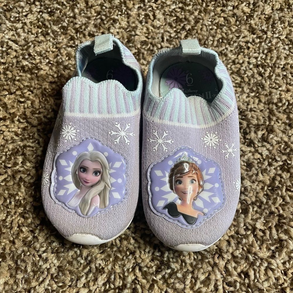 🐶🐶Toddler/little girls Disney frozen size 6 slip on shoes.🐶🐶
